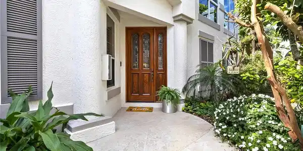 137 Colonade