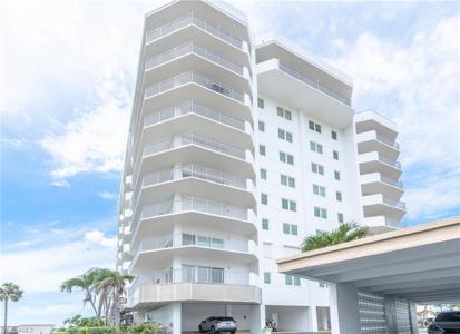 1036 S Collier