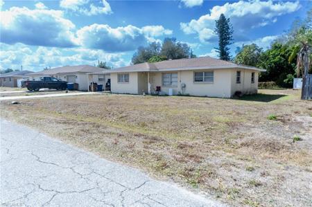 2201 Lotus RD