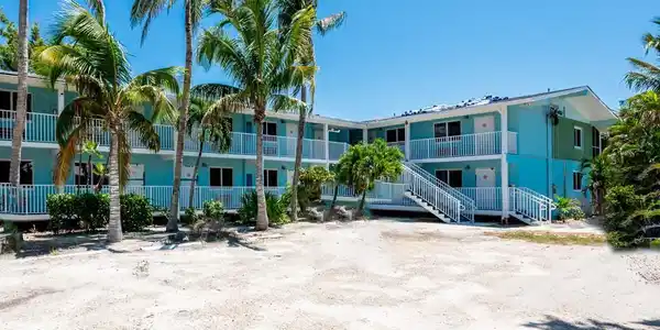 409 E Gulf DR