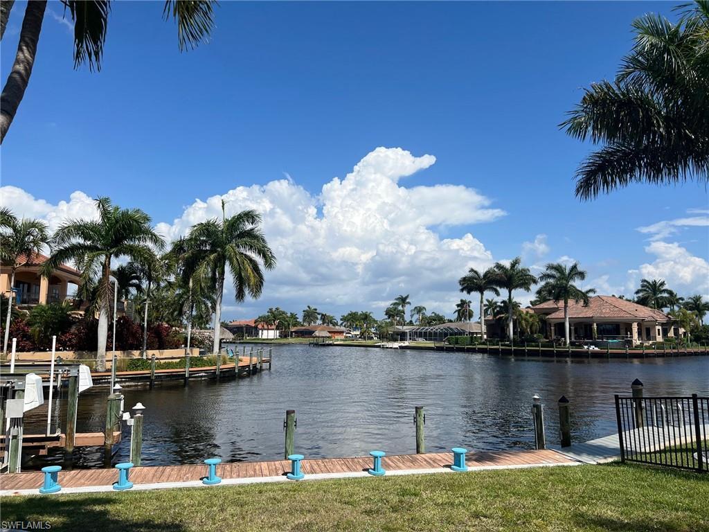 Image 3: Back East facing towards intersecting canals... Bimini Canal, towards right goes out to river - and on to Gulf and beaches ! NO bridges!