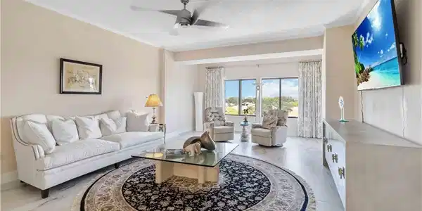 900 Arbor Lake DR