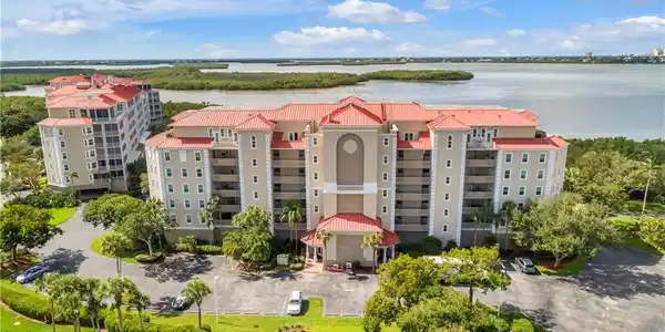 201 Vintage Bay DR