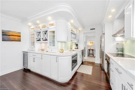 300 Park Shore DR