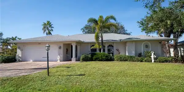 7529 Coral Tree