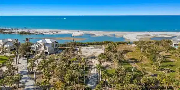 6015 Clam Bayou LN