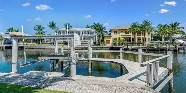 482 Clifton CT