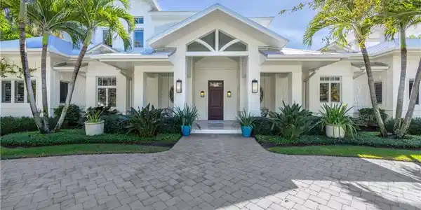 550 4th AVE N