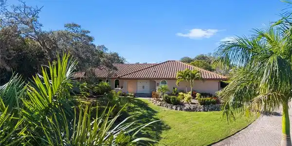 810 Scott DR