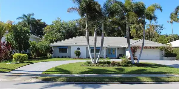 606 Park Shore DR