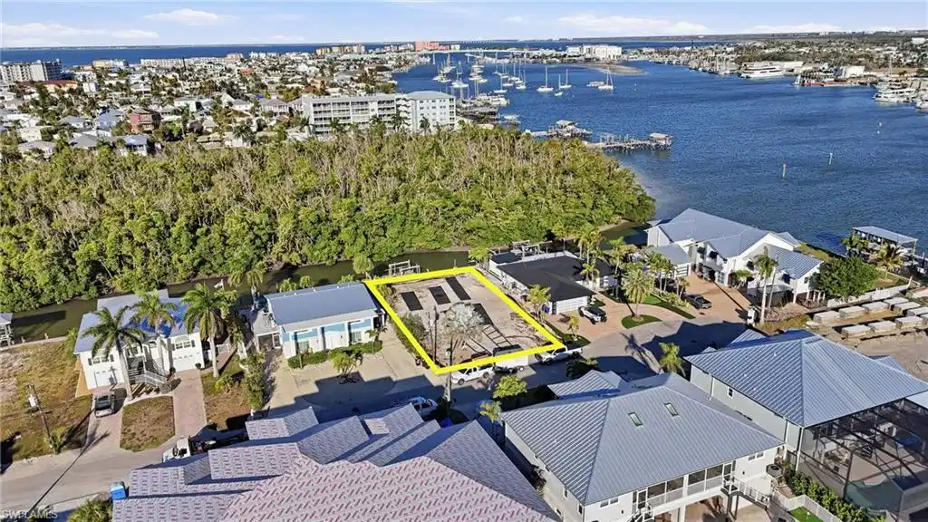 Image 1: Waterfront dream location