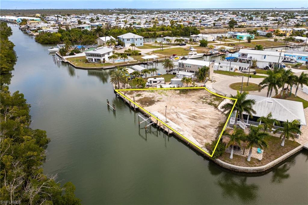 Image 4: Aerial perspective facing north