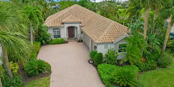 4620 Gleneagles Links
