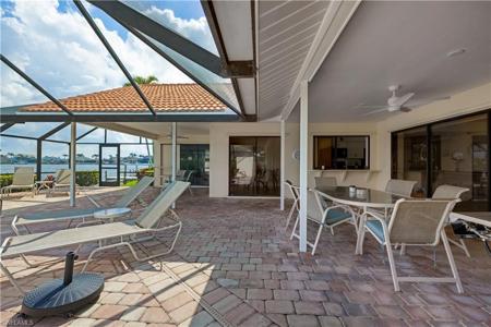610 SW 52nd ST