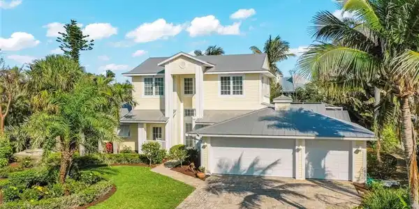1680 Hibiscus DR
