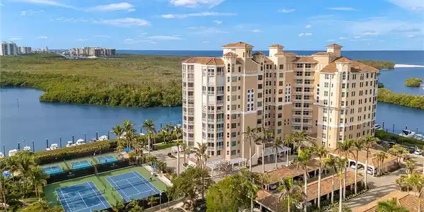 425 Dockside DR
