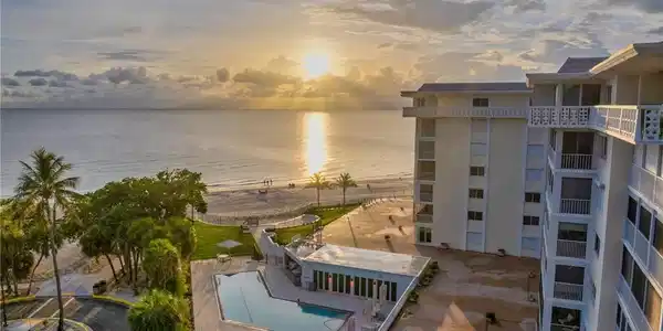 3401 Gulf Shore BLVD N