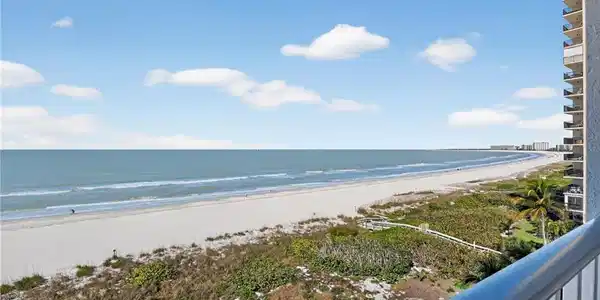 Image 3: 180 Degree Beach View