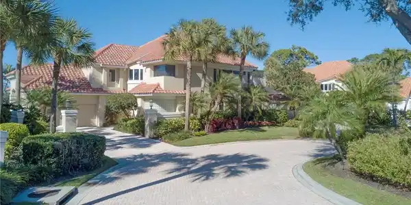 3320 Riviera Lakes CT