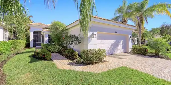 8591 Pepper Tree WAY