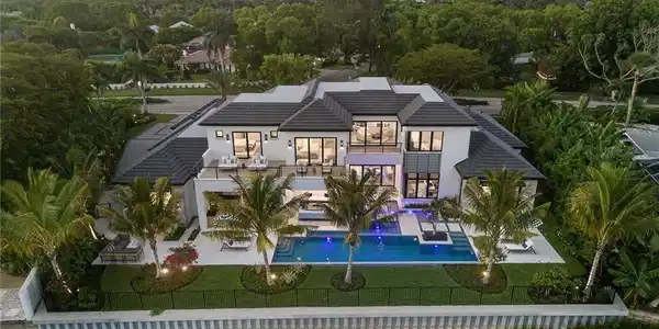584 Banyan BLVD