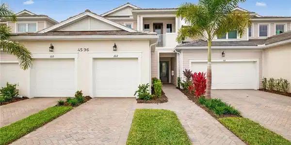 4596 Arboretum CIR