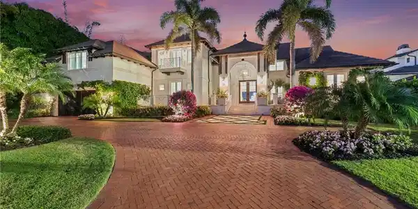 221 Aqua CT