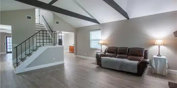 195 E Mariana AVE
