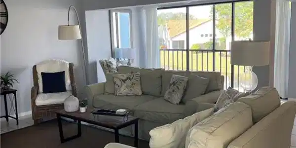 637 Beachwalk CIR
