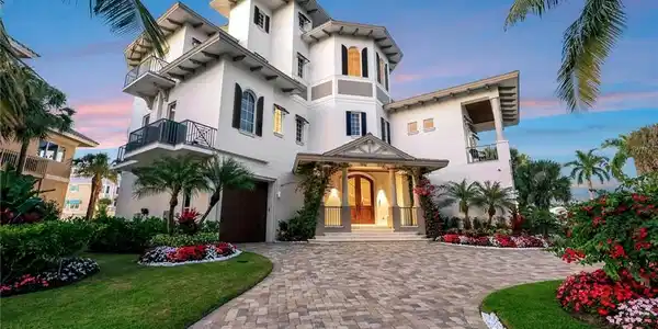 103 Guadeloupe LN