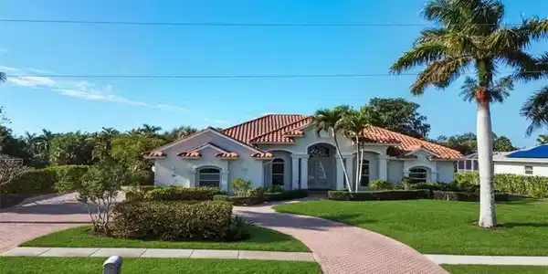 560 Inlet DR