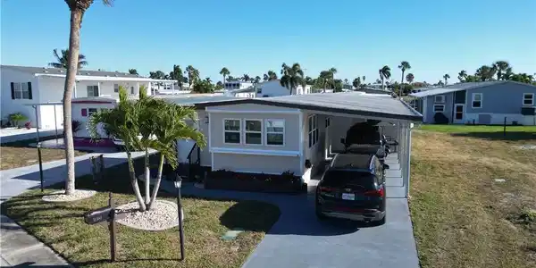 Image 2: Plenty of parking space