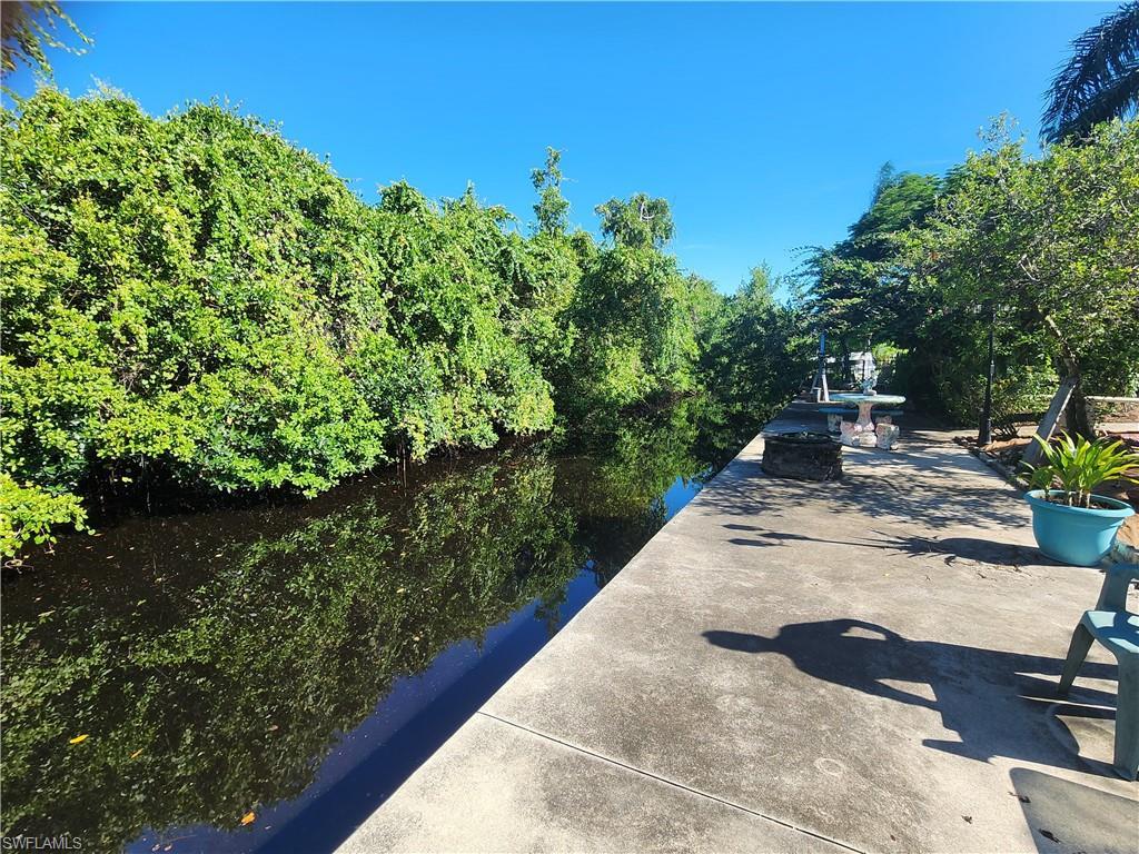 Image 2: Canal View looking towards Caloosahatchee River