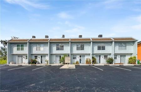 1123 SW 48th TER