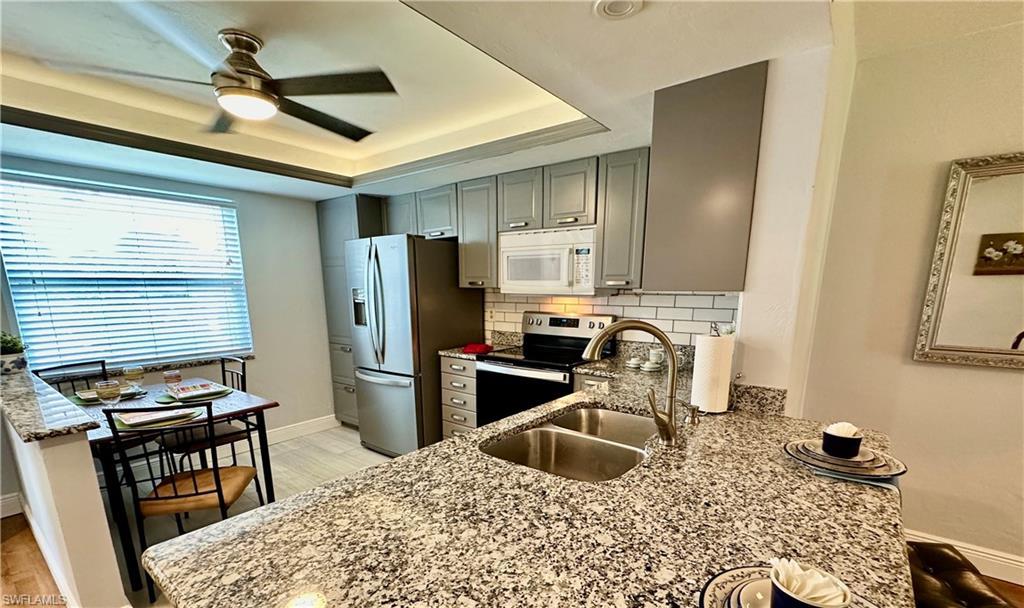 Image 3: I-1 Custom Designed Kitchen with Granite