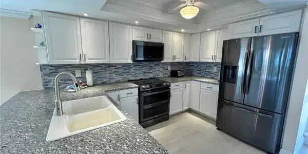 Image 3: Kitchen