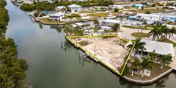 Image 4: Aerial perspective facing north