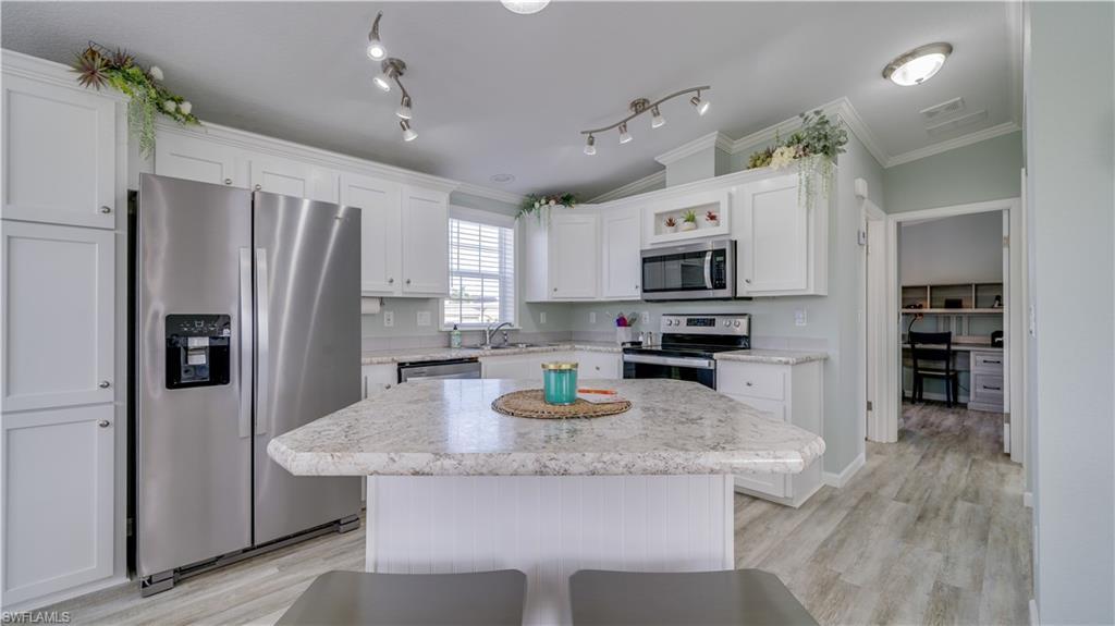 Image 2: Open Kitchen, perfect for entertaining