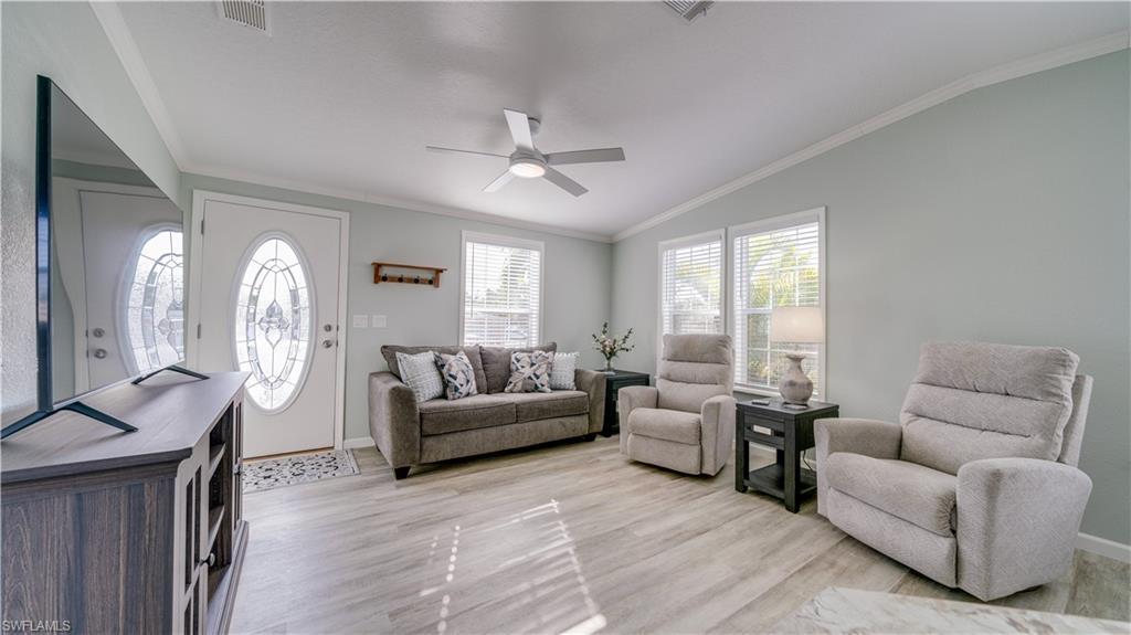 Image 4: Open Floorplan, Great Room
