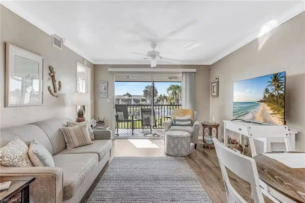 Image 1: This lovely condo comes furnished.