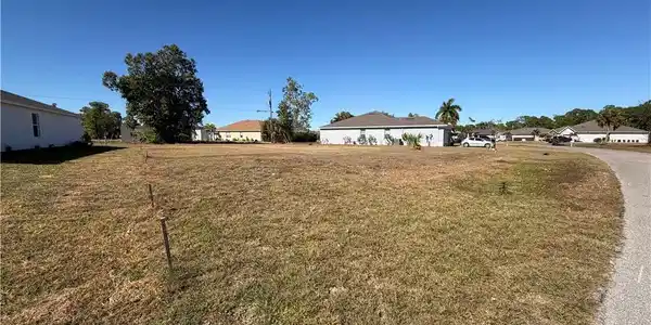 Image 4: View from street - left side property line