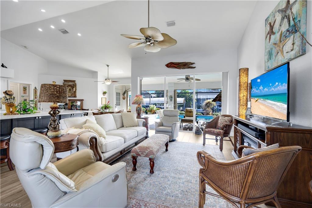 Image 3: Living Room