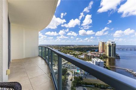 3000 Oasis Grand BLVD