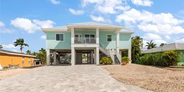 5545 Avenida Pescadora