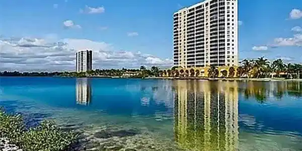 Image 3: Crystal_clear_Lake_Mastique