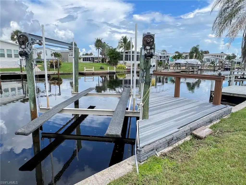 Image 1: Canal View from Dock & Lift