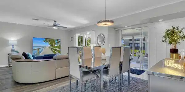 4263 Island CIR