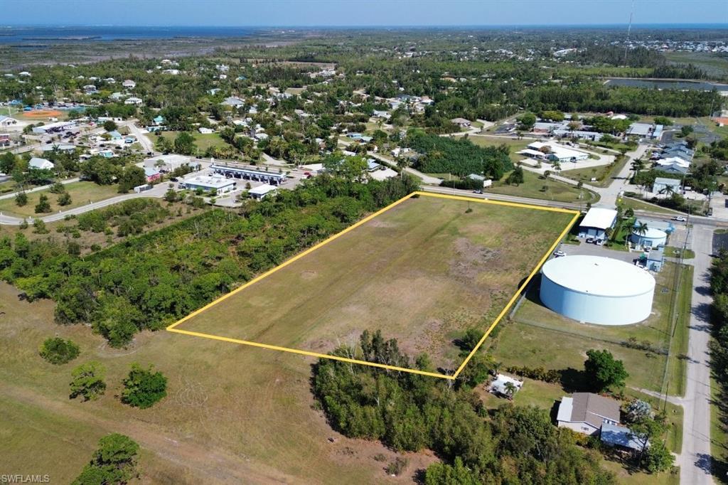 Image 4: Expansive cleared land parcel outlined in yellow