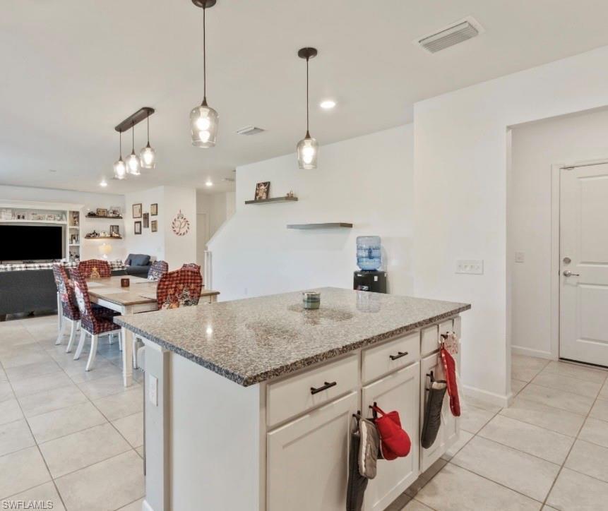 Image 4: Kitchen Mud room view