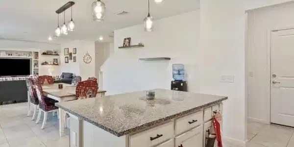 Image 4: Kitchen Mud room view